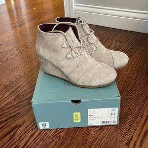 TOMS WEDGE BOOTS